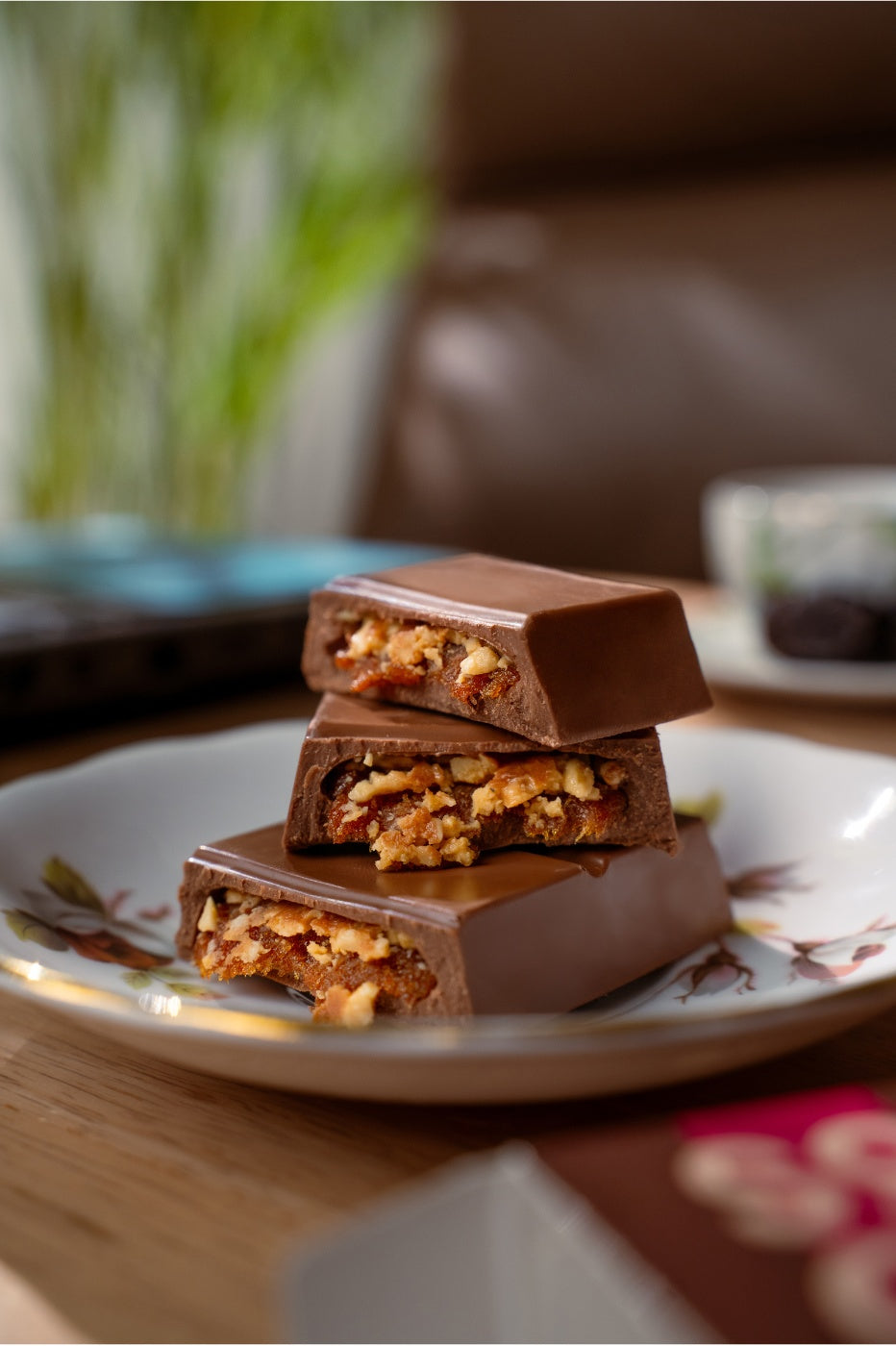 Dates and peanuts chocolate bar